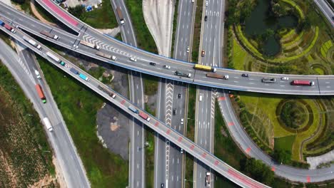 a bird's-eye view of traffic on a road