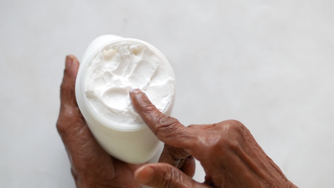 Påføring af Håndcreme