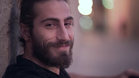 retrato de hombre por la noche