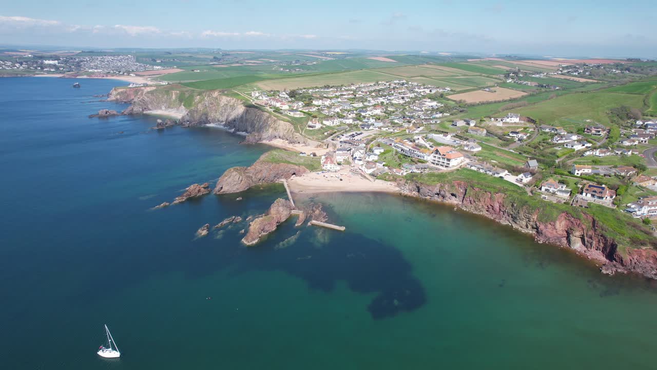 hope cove pequeña aldea costera de devon, reino unido alto establecimiento shot drone antena