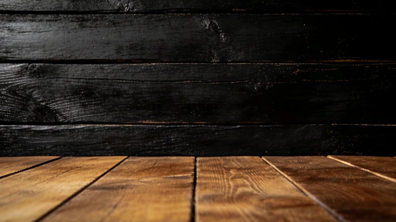 Spostamento della telecamera che rivela un piano d'appoggio in legno e una parete a doghe di legno scuro in uno studio, per l'esposizione di prodotti.