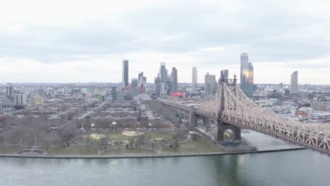 Órbita-Aérea-Cinematográfica-De-4k-Del-Puente-De-Queensboro,-Nueva-York,-East-River-Y-Hudson