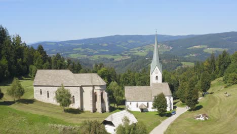 öffentliche kirche der kreisgemeinde in den lesealpen sloweniens