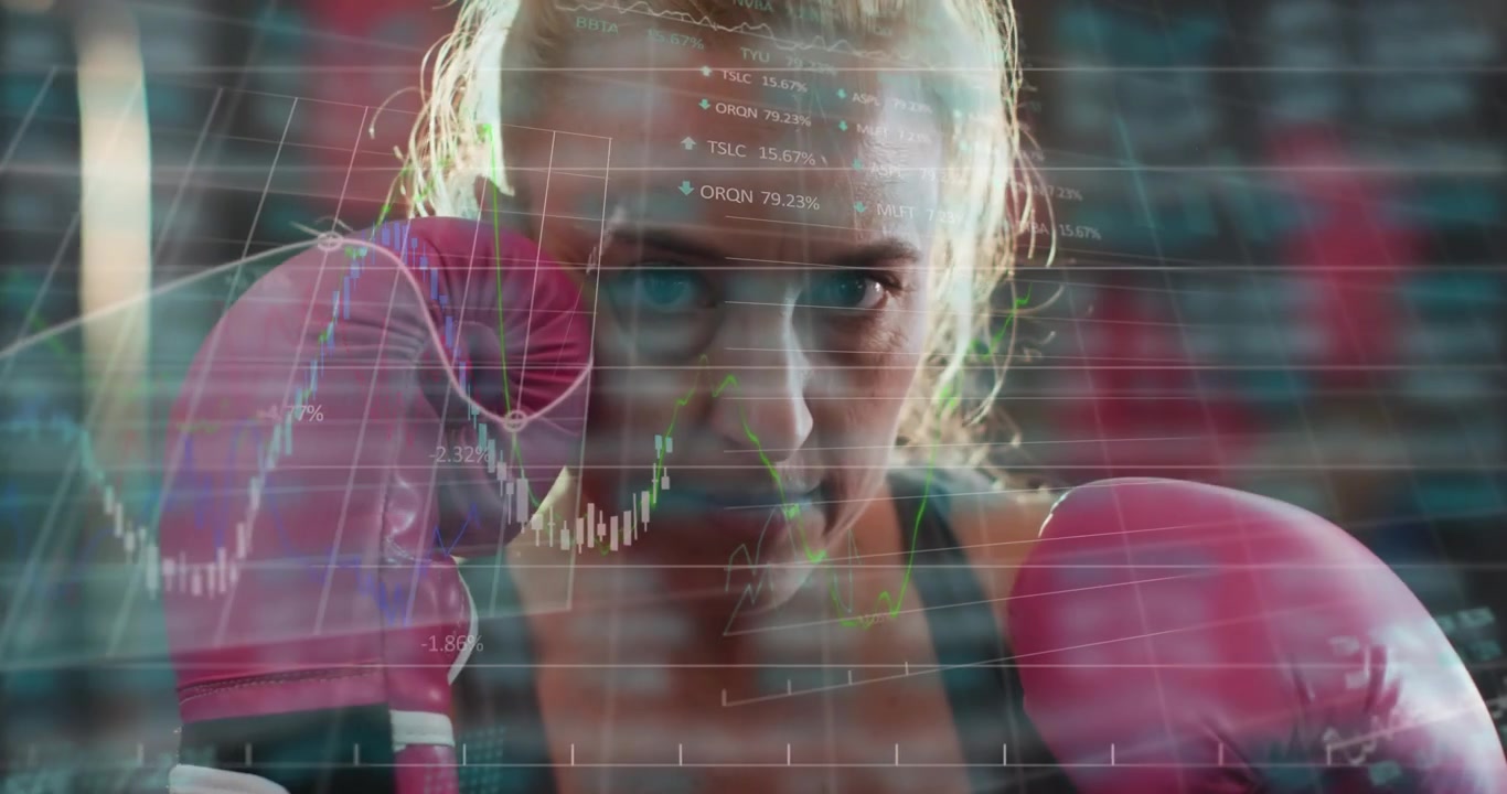 Spor salonunda spor sütyeniyle, pembe eldivenler ve grafik katmanlarıyla çapraz yumruklar atan kadın boksör.