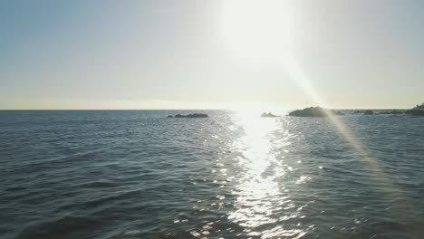 Vista-Aérea-De-La-Playa-Vacía-Durante-Un-Día-Despejado