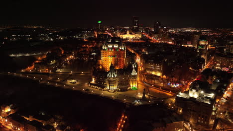 Alte-Skyline-Von-Quebec-Bei-Nacht---Drohnenaufnahme-Aus-Der-Luft