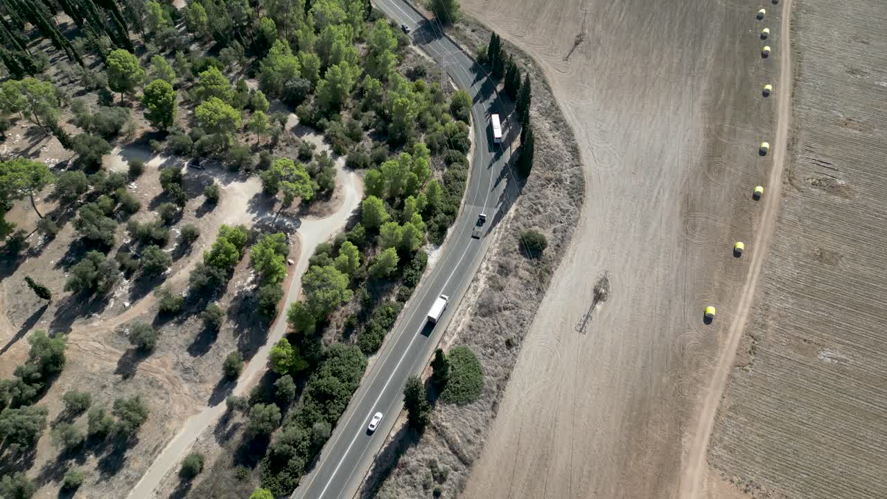 연간 면화 수확 후 면화  ⁇ 의 고해상도 4k 항공 드론 비디오- hulda israel