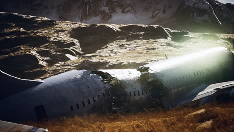 El avión se estrelló en una montaña.