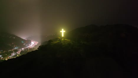 the hollywood pilgrimage memorial monument above the highway at nighttime - push in aerial