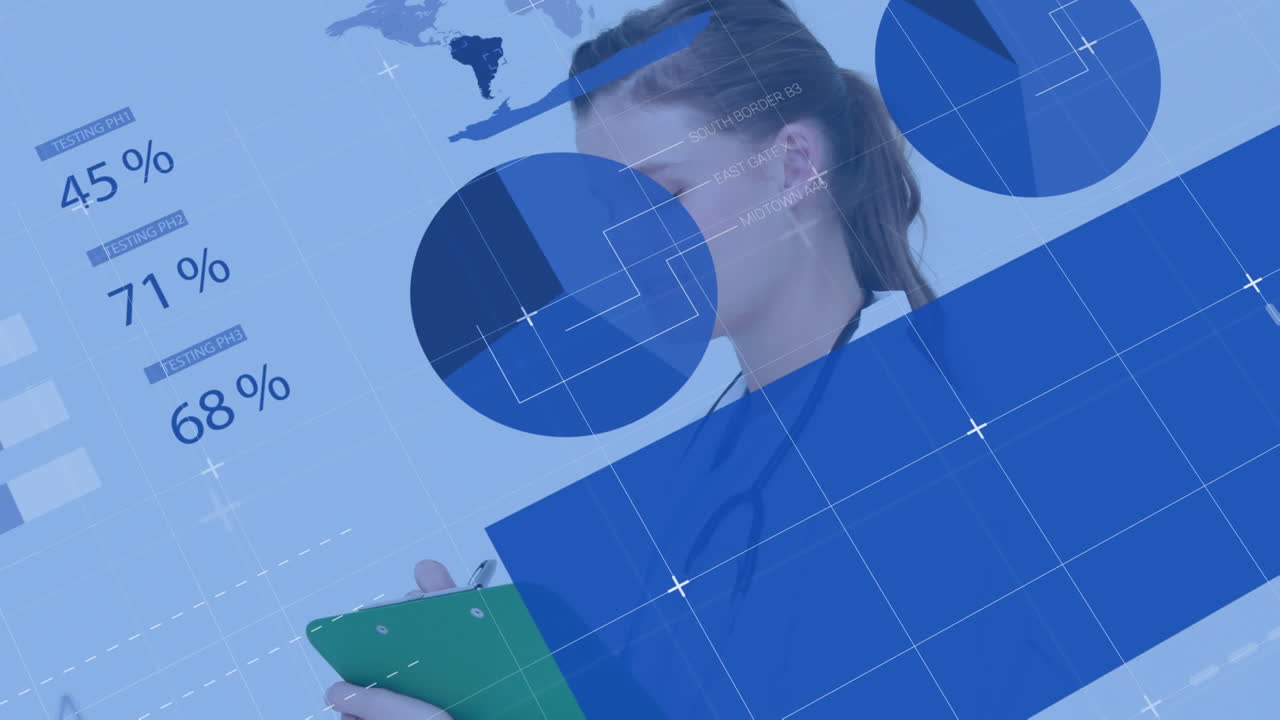 animación del procesamiento de datos sobre una doctora caucásica