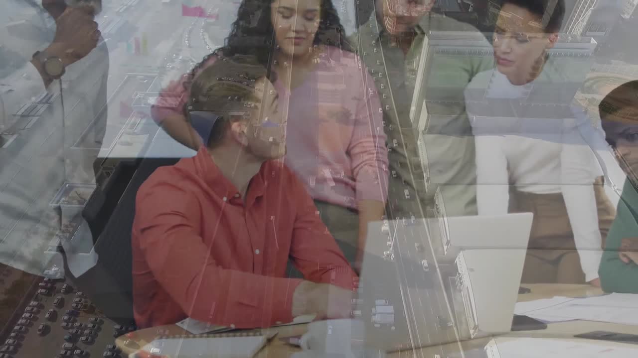 animación del paisaje urbano y procesamiento de datos sobre diversas personas de negocios en la oficina.