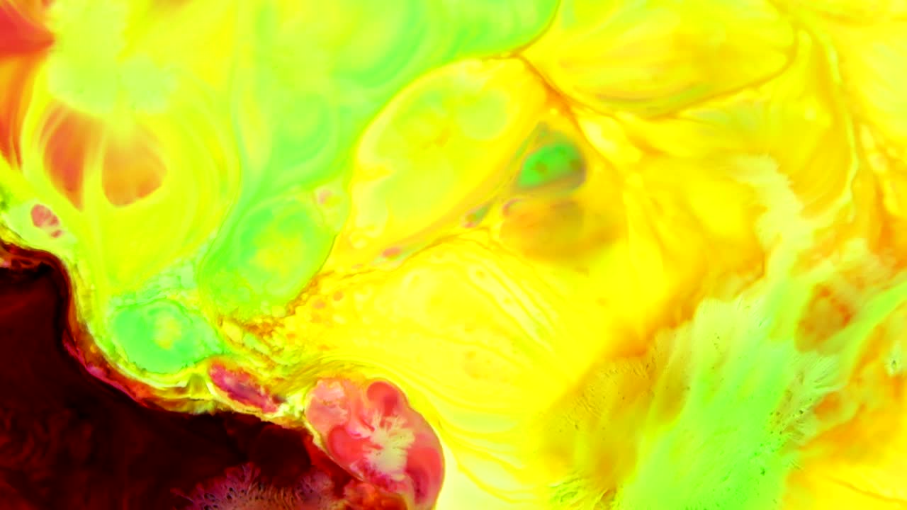 colores abstractos extendiendo pintura girando y estallando