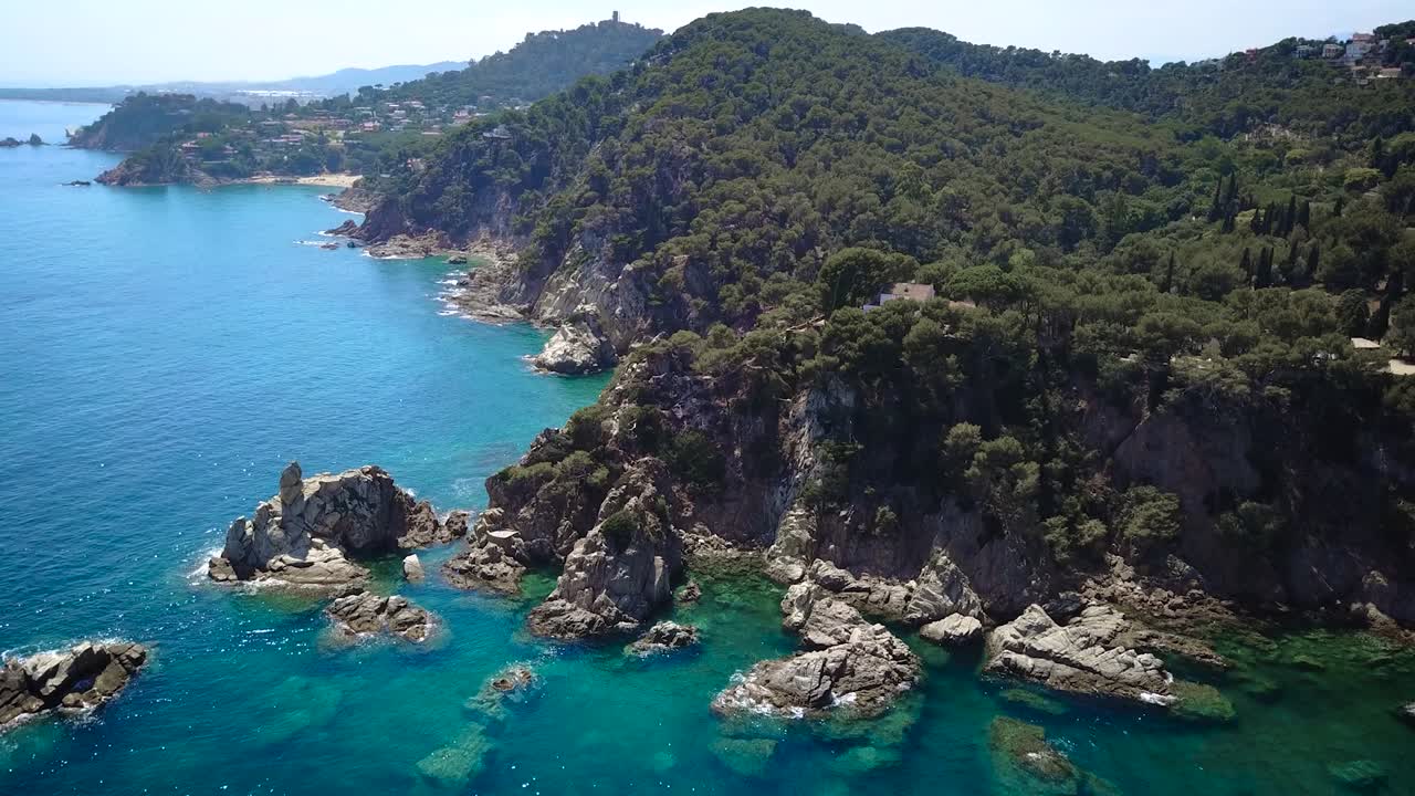 La Spiaggia di Santa Cristina è un bellissimo paesaggio costiero sulla Costa Brava in Spagna. Si trova sulla costa catalana, vicina alla Francia, per un perfetto scenario tropicale europeo