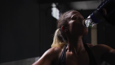 entrenamiento cruzado en un gimnasio