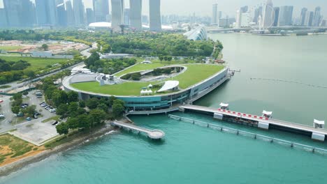 Aerial-Shot-Of-Amazing-Singapore-Marina,-Skyline-City-In-Background