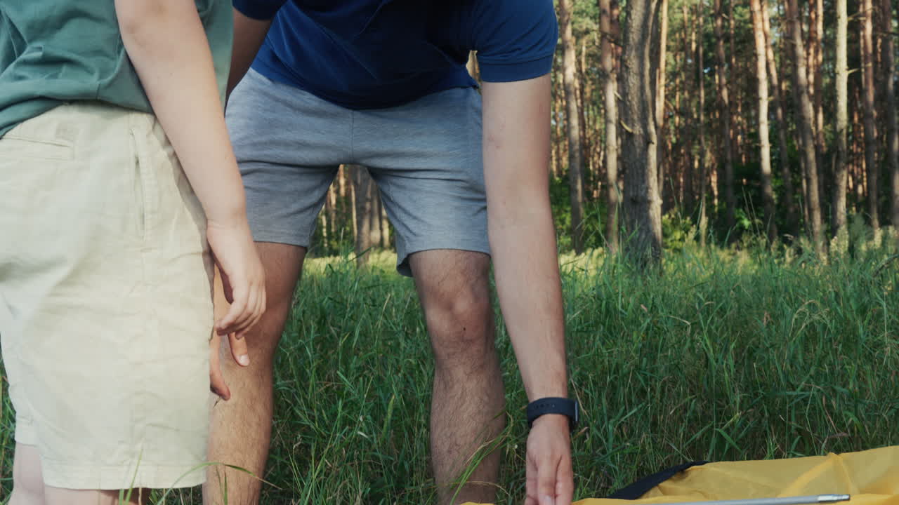 자연에서 가족 캠핑
