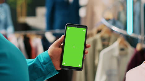 Smartphone-with-green-screen-template