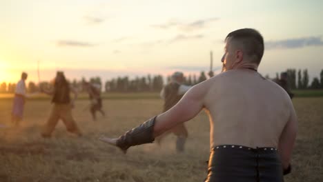 batalla de los cosacos ucranianos con los turcos en el campo al atardecer 15