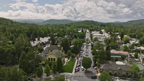 Highlands-North-Carolina-Aerial-v4-establishing-shot-low-level-flyover-town-along-the-main-street-capturing-quaint-community-and-beautiful-lush-green-mountainscape---Shot-with-Mavic-3-Cine---July-2022