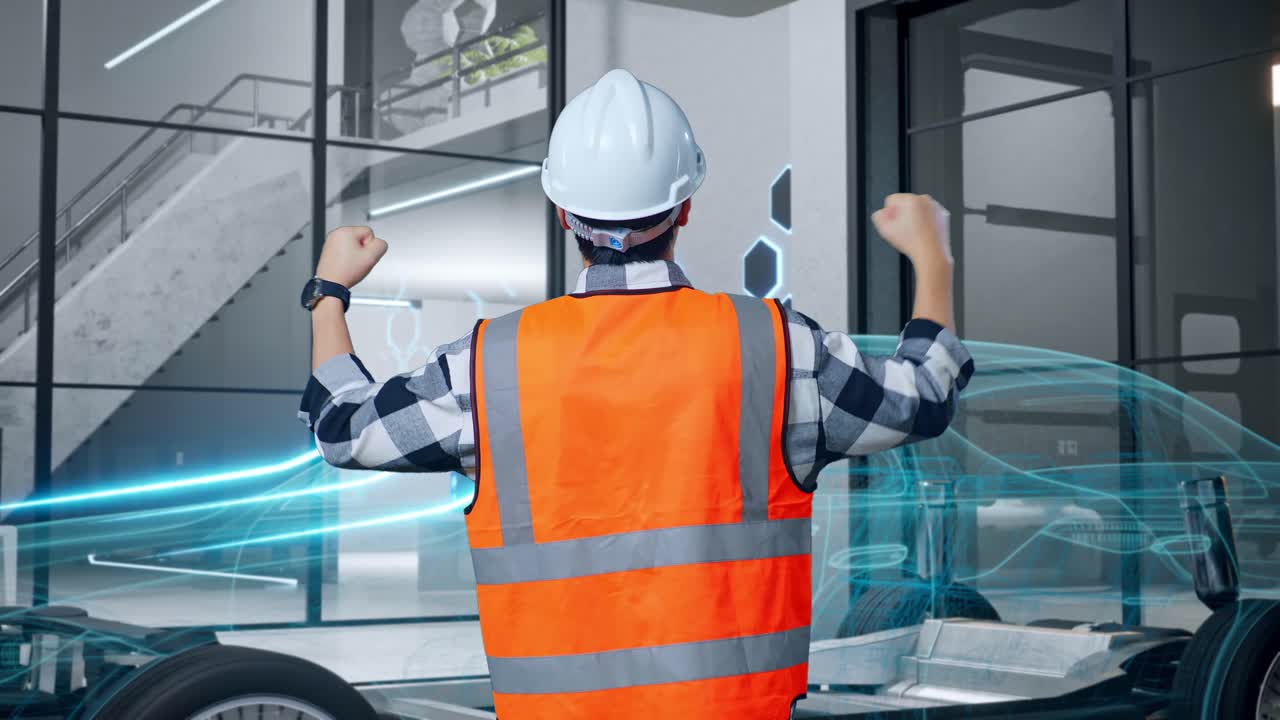 ingeniero celebrando un exitoso prototipo de vehículo