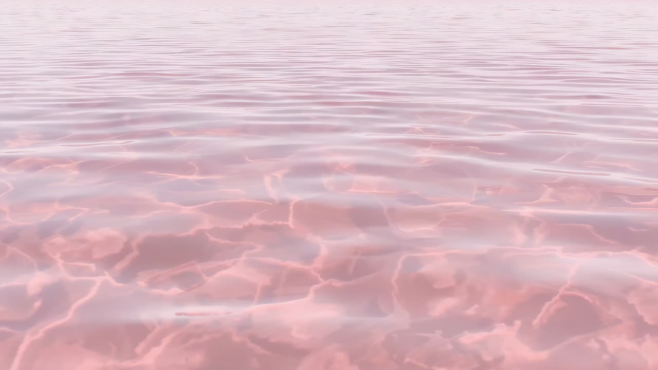 Leichte Brise, die die rosafarbene Wasseroberfläche kräuselt und Wellen in Richtung des schwachen Horizonts auf dem Meer bewegt
