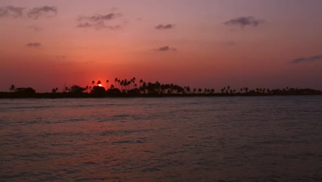 Puesta-De-Sol-Desde-Un-Embarcadero-En-Zanzíbar