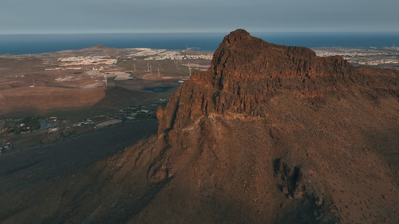 그란 카나리아의 매력: 멀리 떨어진 풍력 발전소와 roque aguayro를 통한 공중 모험