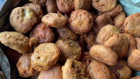 alu chop and begni being sold a road side dhaba in kolkata, west bengal