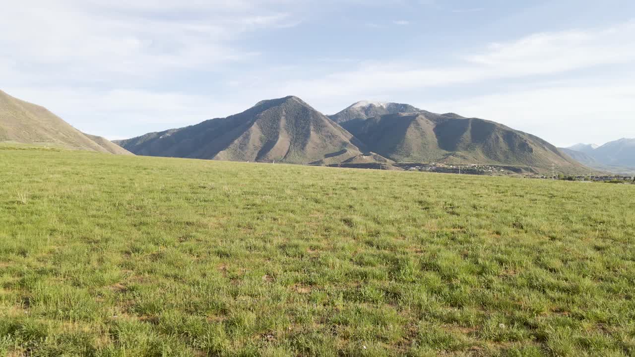 antena: montañas wasatch en utah el día de verano, vista 4k