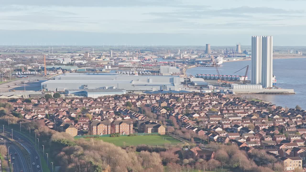 Kingston upon Hull, industrial port facilities including silos manufacturing buildings dominate Humber Estuary waterfront, geography East Riding of Yorkshire England