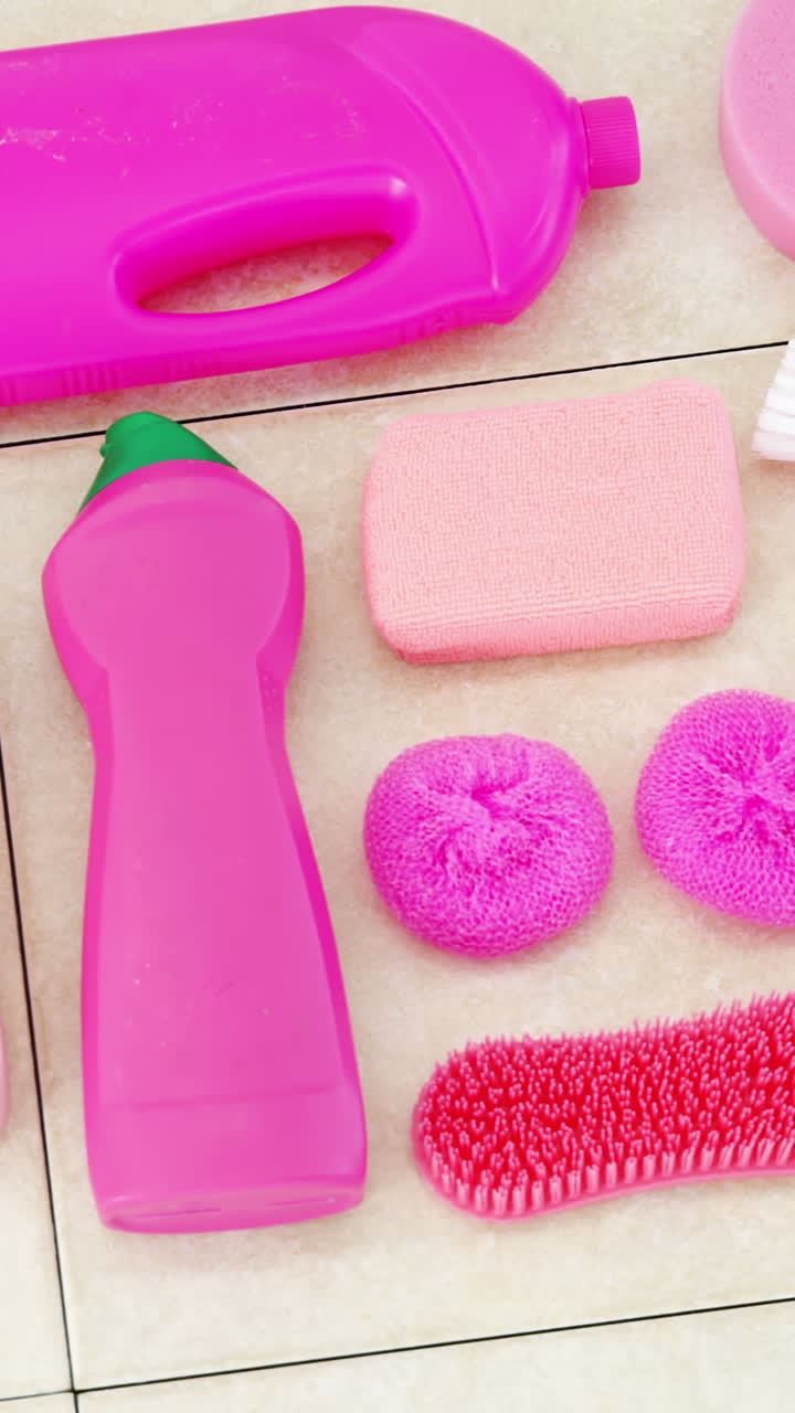 바닥에 청소 용품