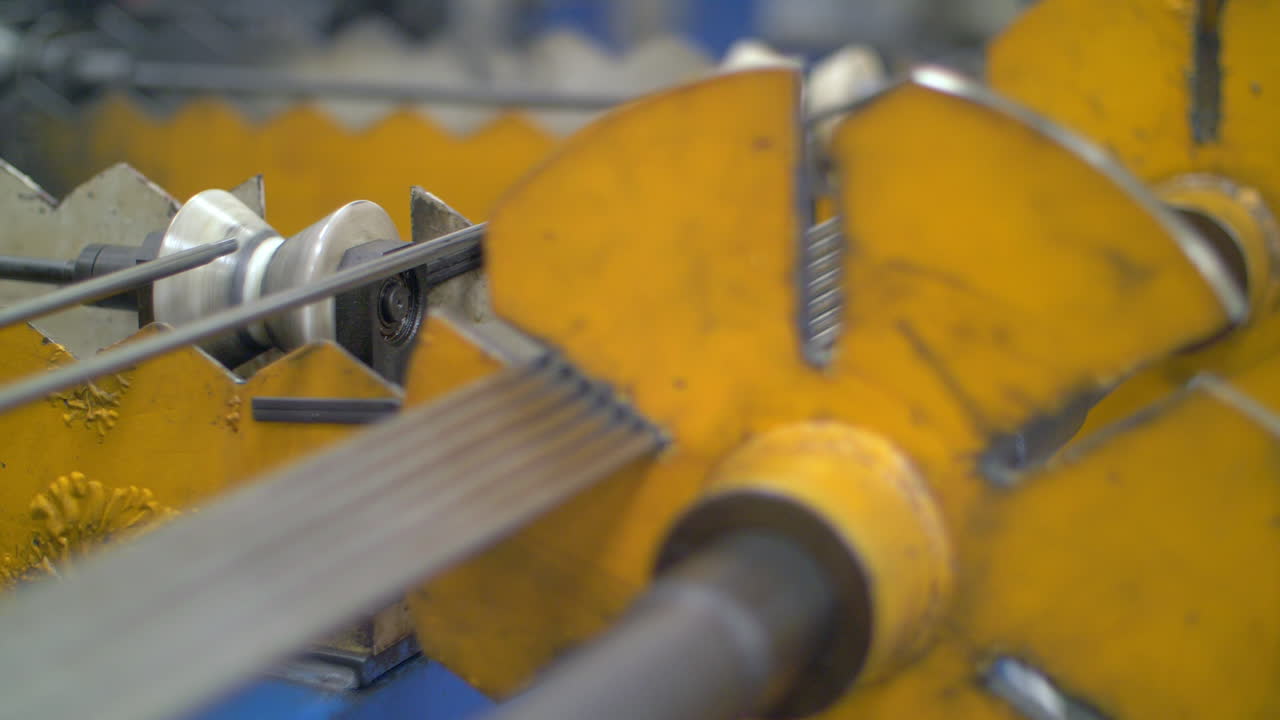 maquinaria automatizada para el procesamiento de metales. detalle de producción para electrodomésticos