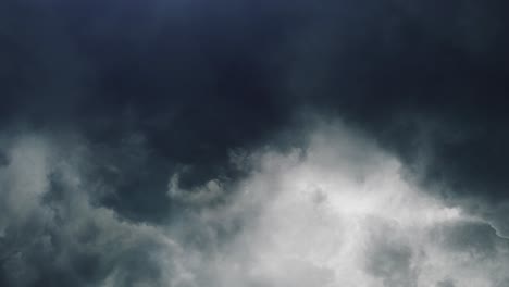 tormenta sobre las nubes llamativas