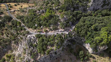 disparo de un dron en el mirador de s'entreforc en la isla de serra de tramuntana mallorca