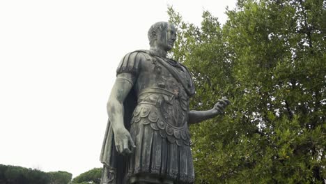 estatua de un emperador romano