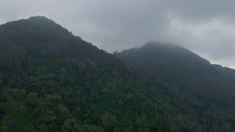 Clima-Lluvioso-En-La-Montaña