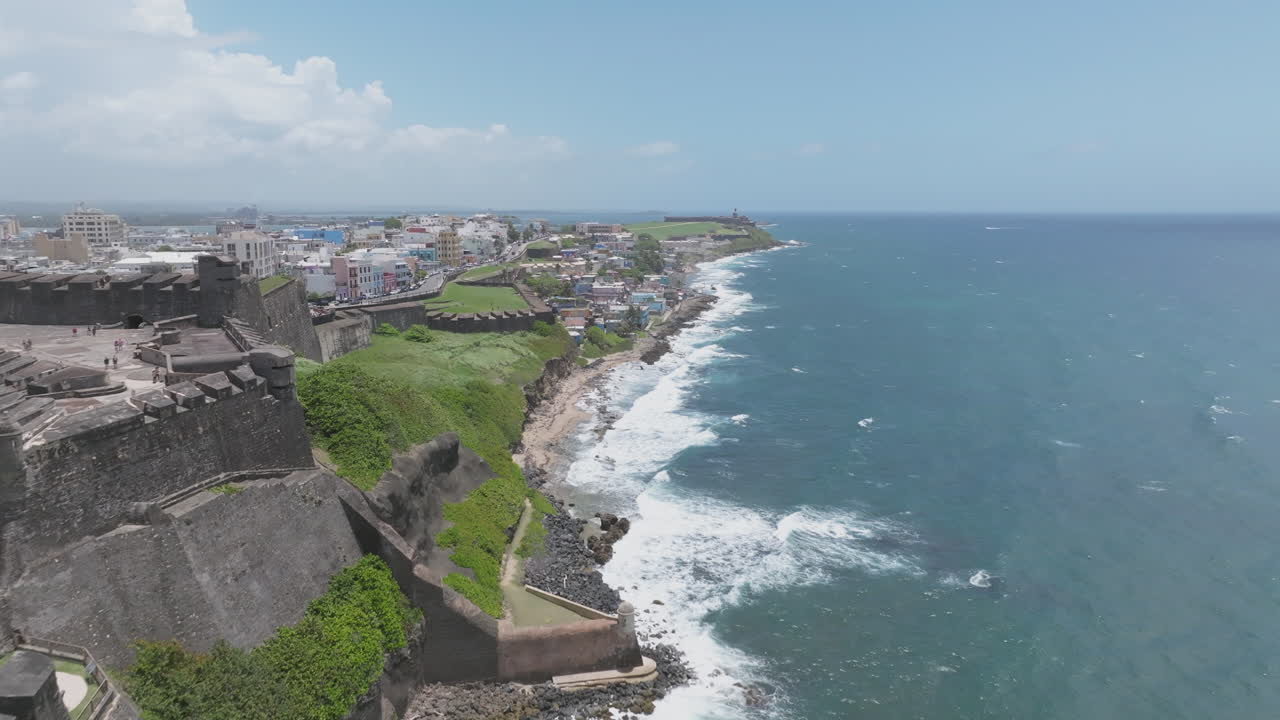 Ripresa con drone di San Juan, Porto Rico, su un