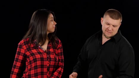pareja discutiendo