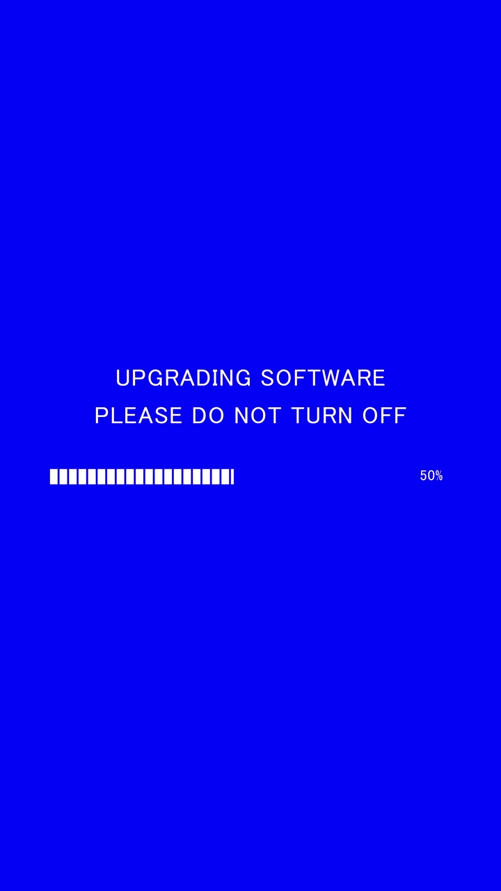 Video verticale di una barra di avanzamento del caricamento con testo sullo schermo "aggiornamento software, non spegnere" su sfondo blu.