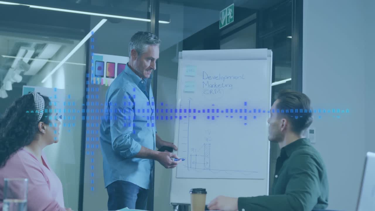 animación del procesamiento de datos sobre diversas personas de negocios en la oficina