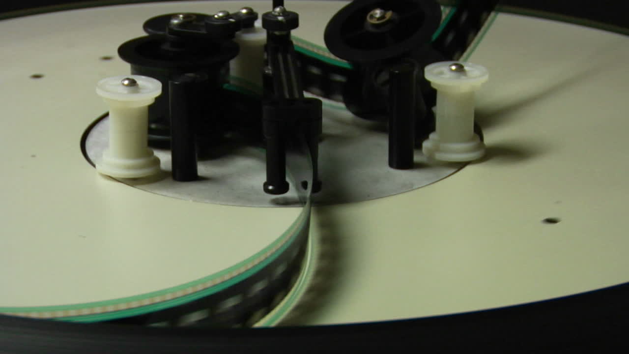 прогон пленки на планшетной пластине в проекционном зале 2