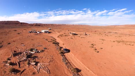 Llegando-A-La-Reserva-India-Cerca-De-Monument-Valley-En-Arizona