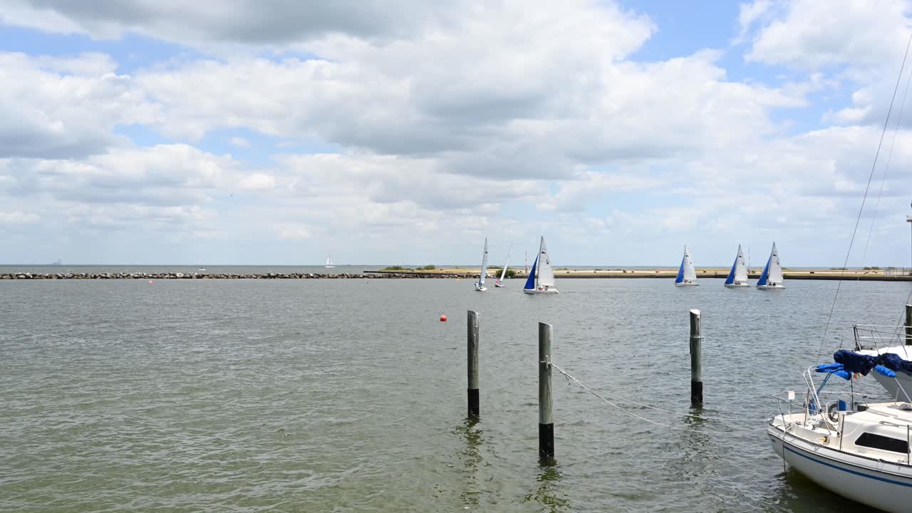 성. 플로리다 주 피터스버그 세일링 스쿨 보트 타기 연습