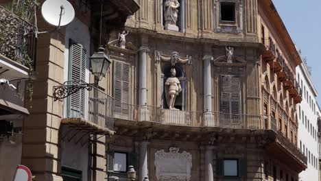 Satellitenschüssel-Anschluss-In-Quattro-Canto-Vigliena,-Palermo,-Italien