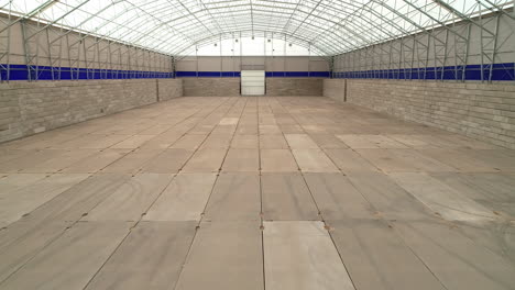 interior del nuevo almacén de granos construido