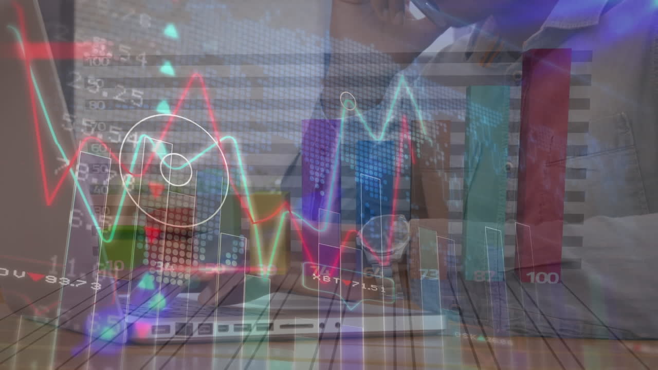 animación del procesamiento de estadísticas sobre un empresario que usa una computadora portátil