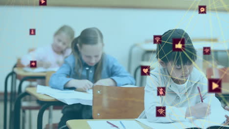 Animación-De-Redes-De-Conexiones-Entre-Escolares-Diversos-Y-Profesoras-En-El-Aula.