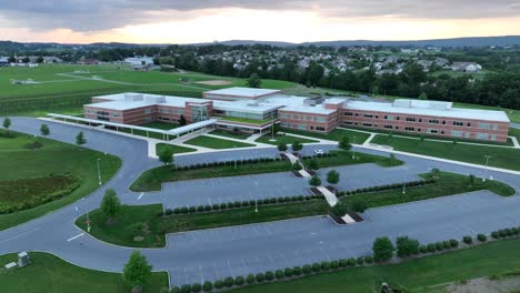 Modern-brick-school-in-USA