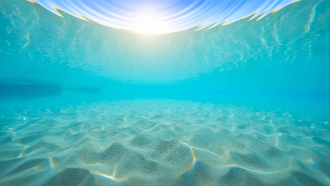 Escena submarina estática sin acción observada, en un entorno oceánico o marino, con olas, reflejos de luz, textura de agua, desde una perspectiva submarina, con acentos azules y verdes.