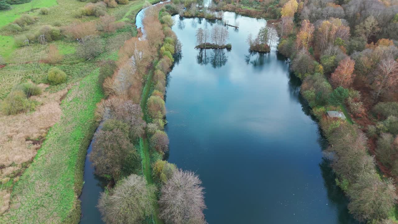 호수 와 강 의 가을 의 공중 풍경